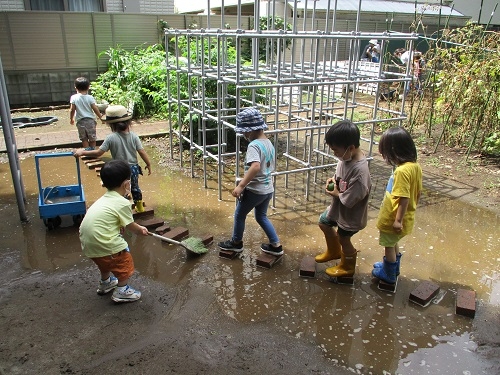 水たまりを渡る.JPG