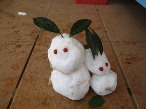 玄関の雪ウサギ.JPG